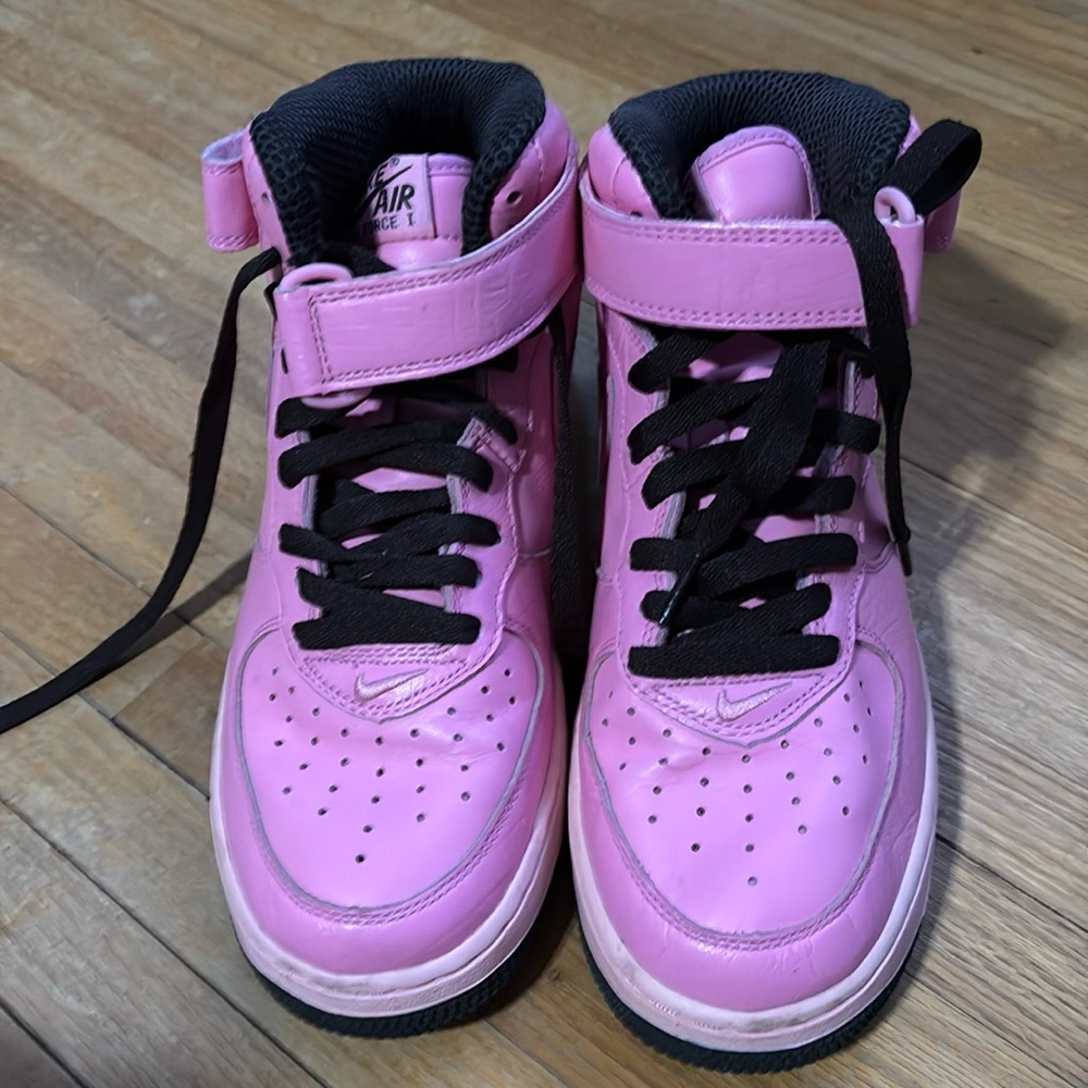 Nike shoes - size 9